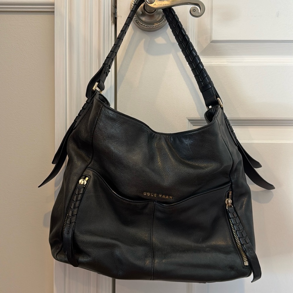 Cole Haan woman’s leather shoulder bag black medium size